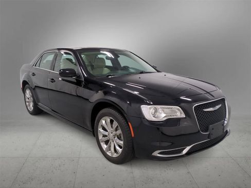 Certified 2023 Chrysler 300 Touring image 2