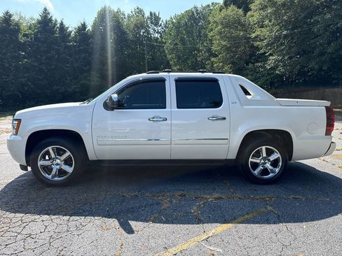 Used 2012 Chevrolet Avalanche LTZ image 3