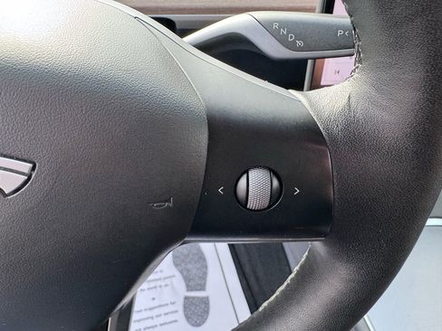 Used 2025 Tesla Model Y Long Range image 17