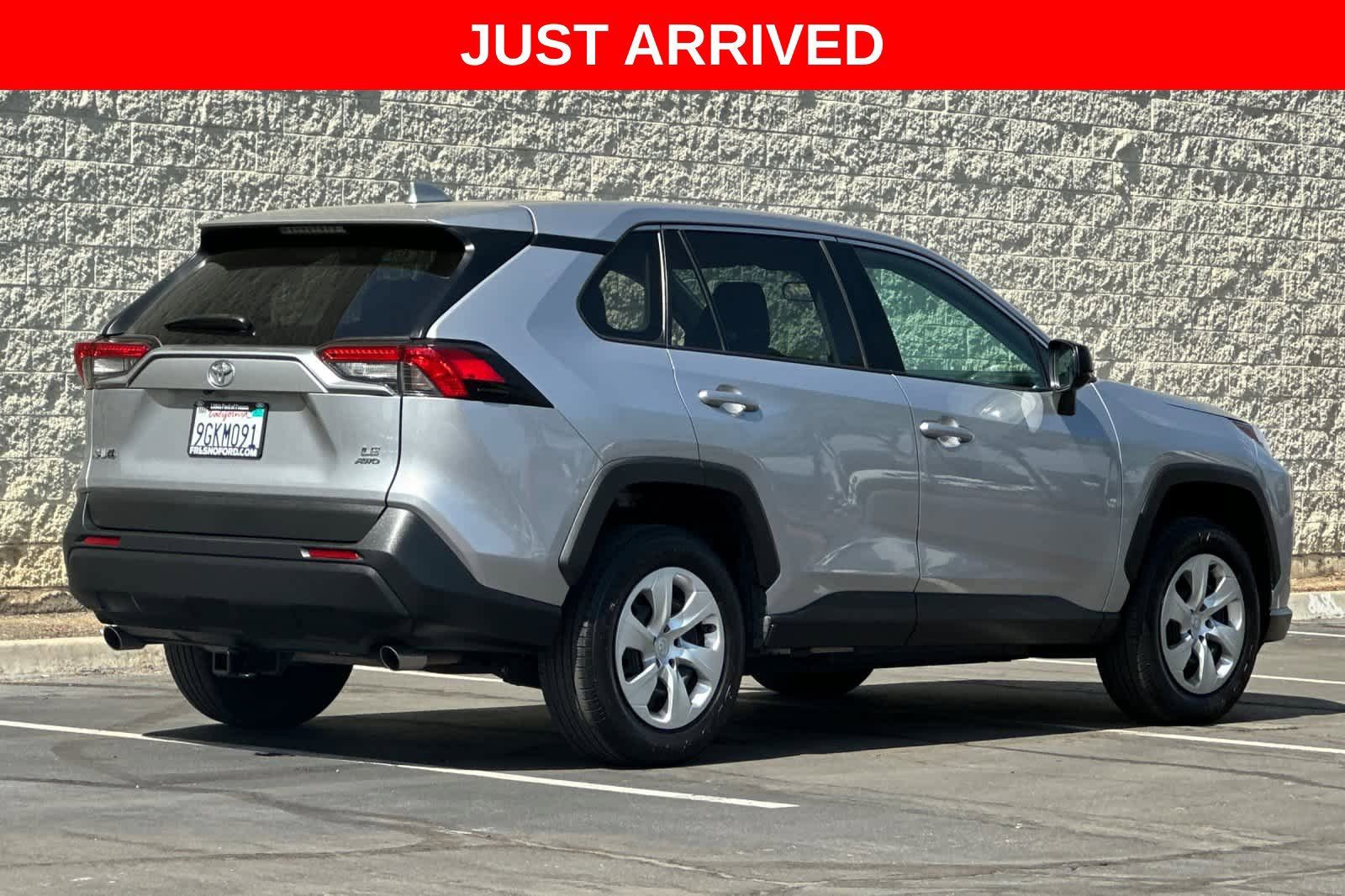 Used 2023 Toyota RAV4 LE AWD/4WD image 2