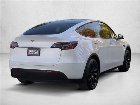 Used 2024 Tesla Model Y image 5