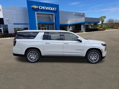 Used 2025 Chevrolet Suburban High Country AWD/4WD image 27