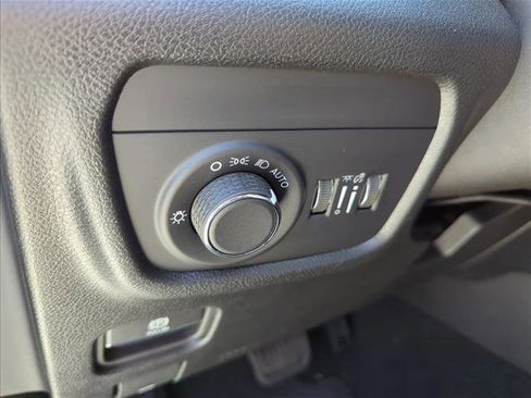 Used 2025 Jeep Grand Cherokee Altitude RWD image 25