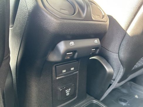 Used 2024 Jeep Gladiator Mojave w/ Convenience Group image 39