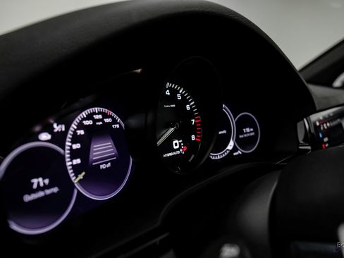 Used 2023 Porsche Cayenne image 31