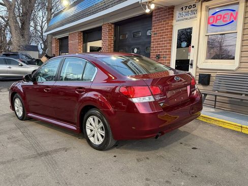 Used 2010 Subaru Legacy 2.5i Premium image 3
