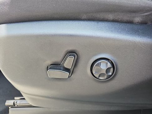 Used 2023 Chrysler Voyager LX FWD image 28