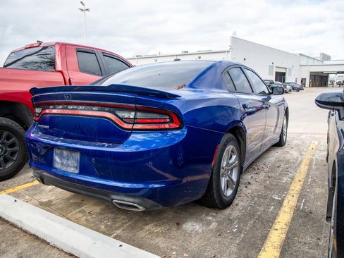 Used 2019 Dodge Charger SXT image 8