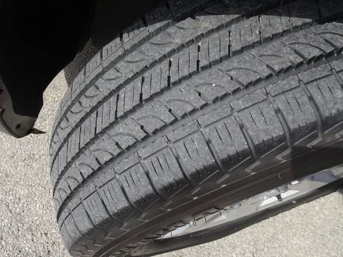 Used 2016 GMC Acadia SLE image 11