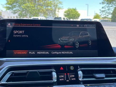 Used 2022 BMW X5 xDrive40i w/ Premium Package AWD/4WD image 38