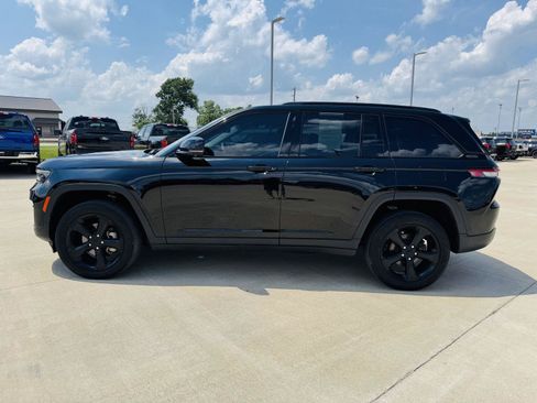Used 2023 Jeep Grand Cherokee Limited w/ Luxury Tech Group II AWD/4WD image 41