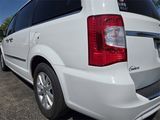 Used 2015 Chrysler Town & Country Limited Platinum image 3