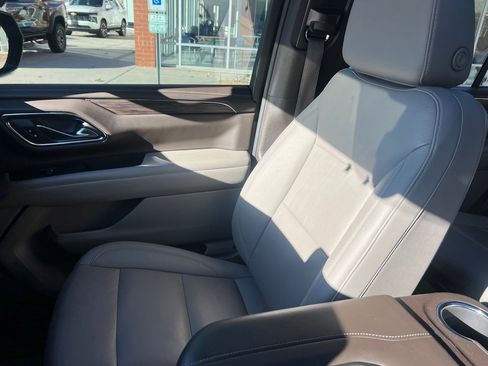 Used 2022 Chevrolet Tahoe Z71 w/ Luxury Package image 14