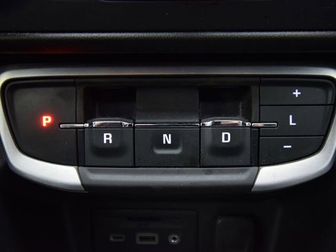 Used 2024 GMC Terrain SLT image 22