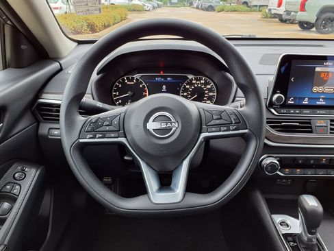 Used 2025 Nissan Altima 2.5 SV FWD image 20
