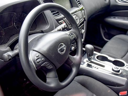 Used 2020 Nissan Pathfinder S AWD/4WD image 22