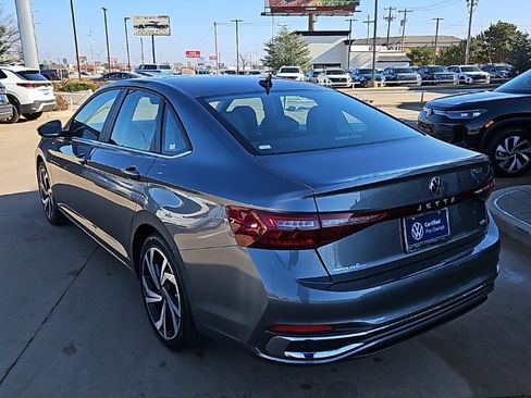 Used 2025 Volkswagen Jetta SEL image 7