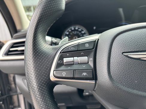 Used 2025 Genesis G70 2.5T image 16