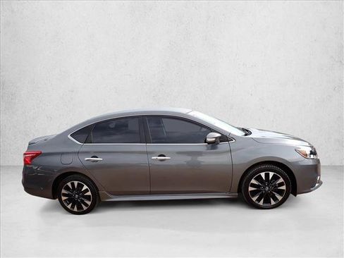 Used 2019 Nissan Sentra SR FWD image 5