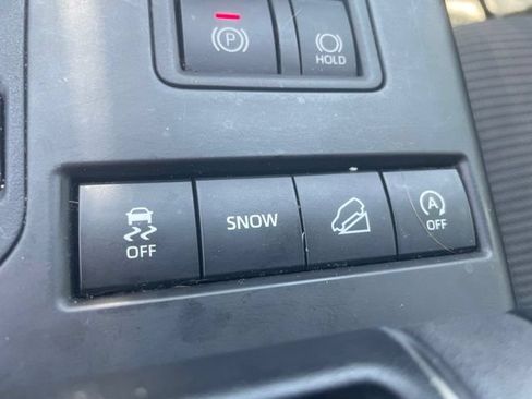 Used 2022 Toyota Highlander LE AWD/4WD image 17