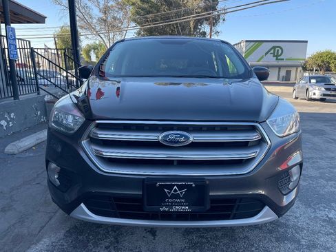 Used 2017 Ford Escape SE FWD image 2