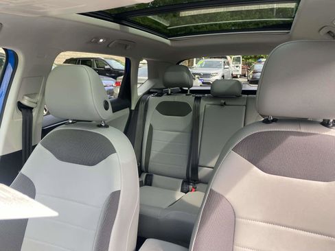 Certified 2022 Volkswagen Taos SE AWD/4WD image 24