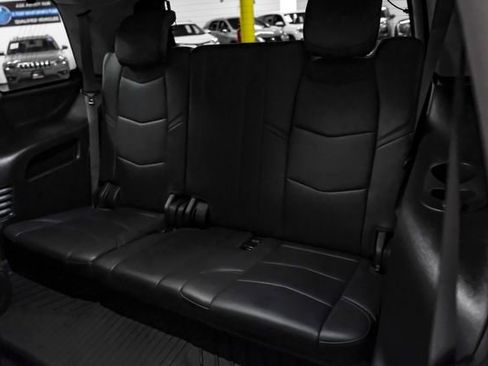 Used 2018 Cadillac Escalade Luxury RWD image 42