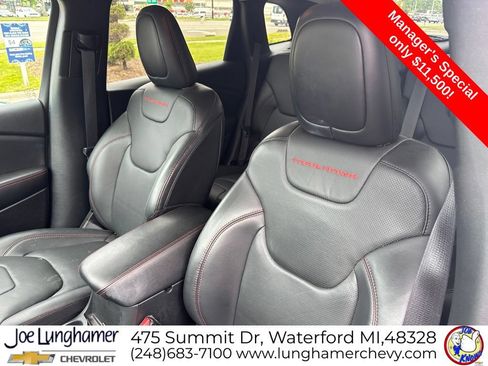Used 2016 Jeep Cherokee Trailhawk w/ Comfort/Convenience Group AWD/4WD image 14