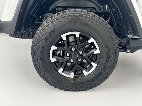 Used 2024 Jeep Gladiator Rubicon image 32