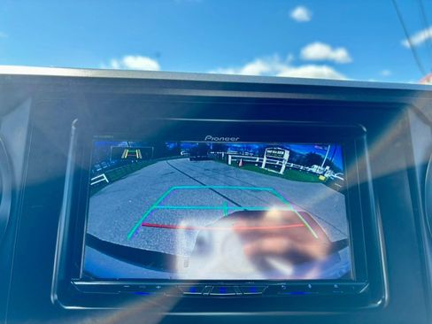 Used 2016 Toyota Tacoma TRD Sport w/ Towing Package image 23