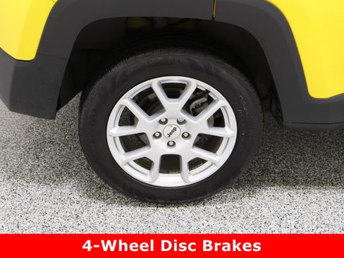 Used 2023 Jeep Renegade Latitude w/ Sun & Fun Group image 6