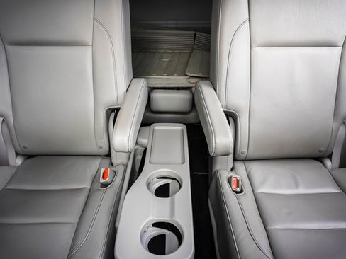 Used 2016 Toyota Highlander XLE image 18