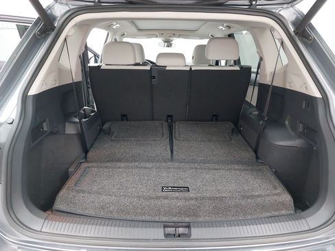 Used 2020 Volkswagen Tiguan SEL w/ 3rd Row Seat Package AWD/4WD image 16