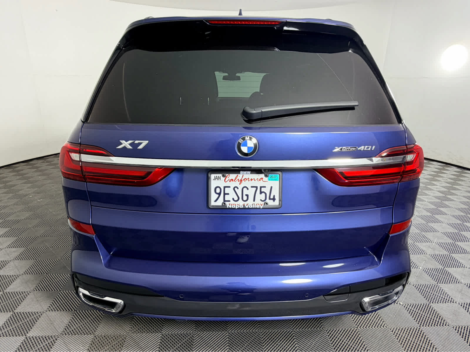 Used 2022 BMW X7 xDrive40i w/ M Sport Package AWD/4WD image 4