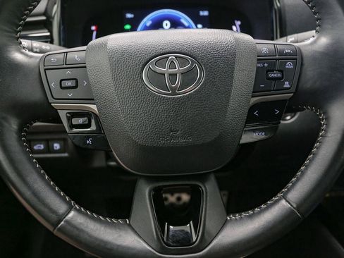 Used 2025 Toyota Camry SE FWD image 32