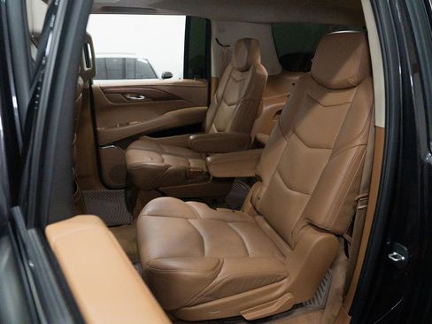 Used 2016 Cadillac Escalade ESV Platinum AWD/4WD image 30