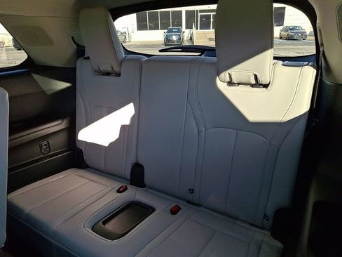 Used 2026 INFINITI QX60 Luxe w/ Family Package image 11