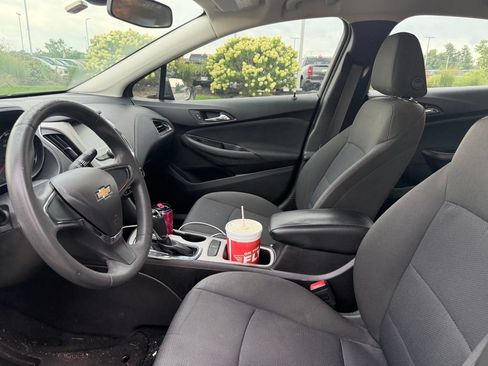 Used 2017 Chevrolet Cruze LS FWD image 7