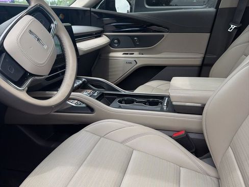 Used 2025 Lincoln Nautilus Reserve AWD/4WD image 9
