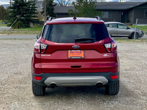 Used 2018 Ford Escape SE w/ SE Sync 3 Package AWD/4WD image 4