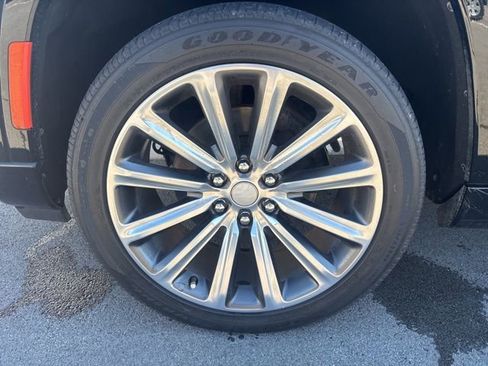 Used 2022 Jeep Grand Wagoneer Series II w/ Flexible Seating Group image 2