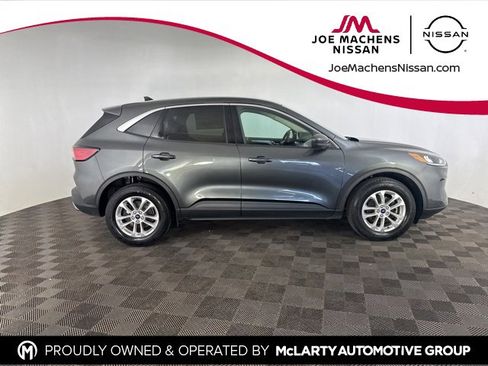 Used 2020 Ford Escape SE image 4