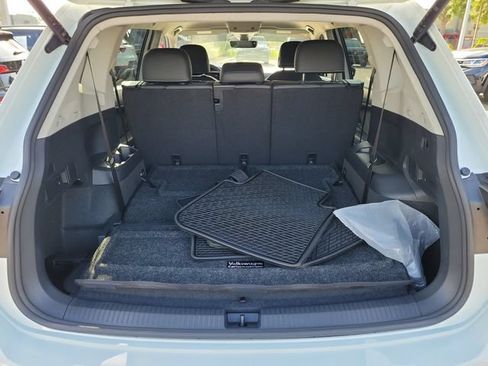 Used 2024 Volkswagen Tiguan SE FWD image 7