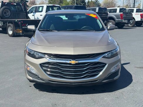 Used 2025 Chevrolet Malibu LT FWD image 2