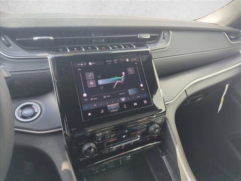 New 2025 Jeep Grand Cherokee Altitude image 12