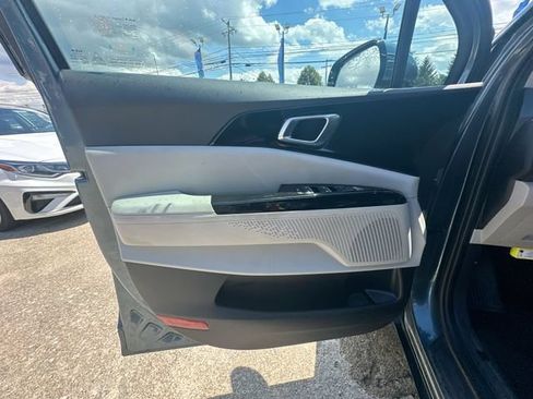 Used 2024 Kia Carnival EX FWD image 24
