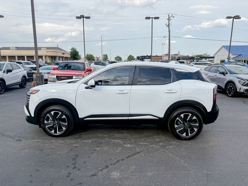 Used 2025 Nissan Kicks SV AWD/4WD image 10