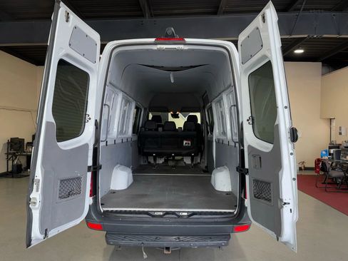 Used 2017 Mercedes-Benz Sprinter 2500 image 9