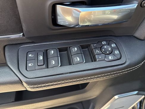 New 2026 RAM 2500 Laramie AWD/4WD image 17