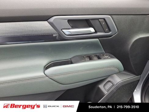 New 2026 GMC Terrain AT4 w/ LPO, Black Badging Package AWD/4WD image 9